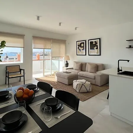 Apartament Modern Sea Front Retreat