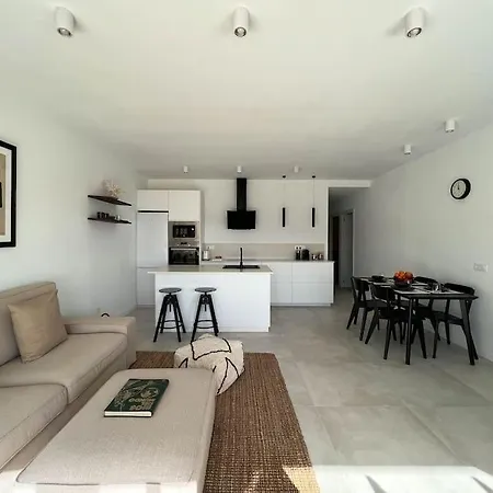 Modern Sea Front Retreat *