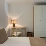 Modern Sea Front Retreat Апартаменты *