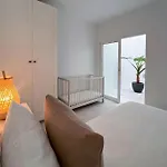 Апартаменты Modern Sea Front Retreat *