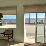 Modern Sea Front Retreat Меленара