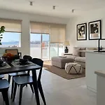 Modern Sea Front Retreat Апартаменты Меленара