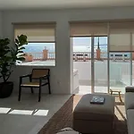 Modern Sea Front Retreat Апартаменты