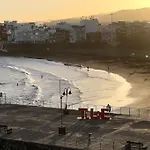 Апартаменты Modern Sea Front Retreat Меленара