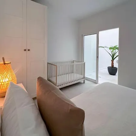 Lägenhet Modern Sea Front Retreat *