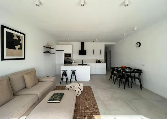 Modern Sea Front Retreat *