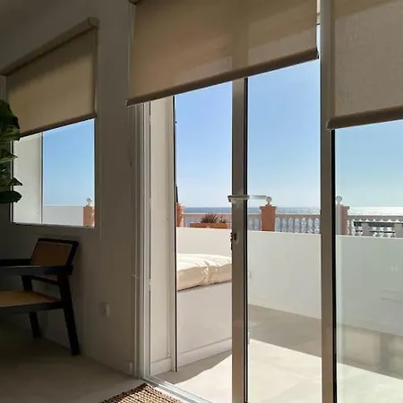 公寓 Modern Sea Front Retreat