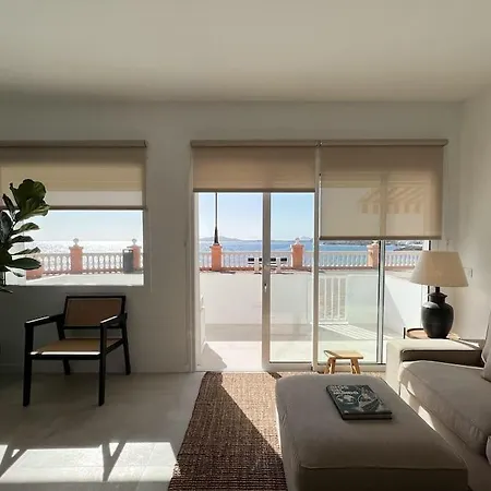 Modern Sea Front Retreat Apartman *