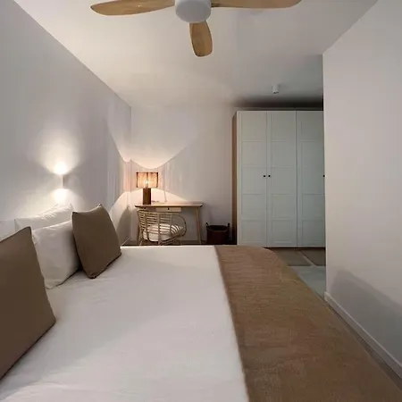 Modern Sea Front Retreat Apartman *