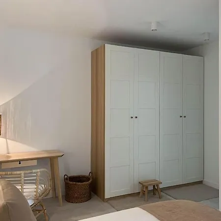 Modern Sea Front Retreat Apartman