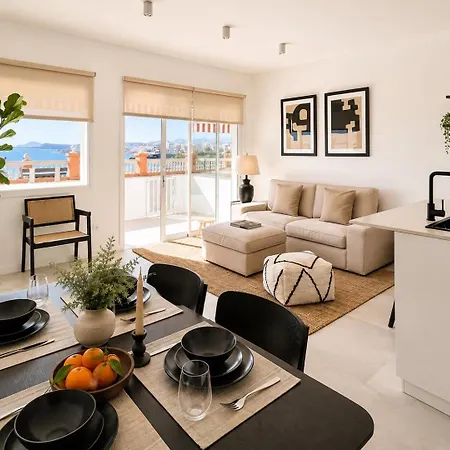 Modern Sea Front Retreat Apartman