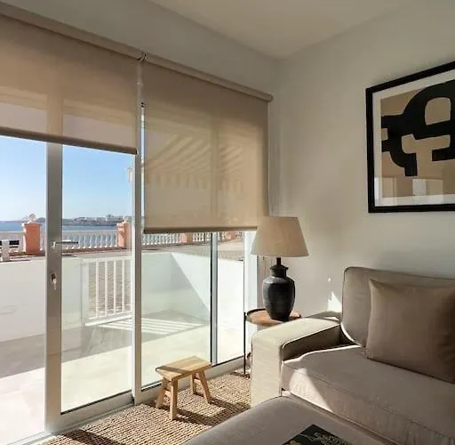 Apartment Modern Sea Front Retreat