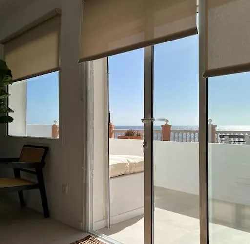 Apartment Modern Sea Front Retreat